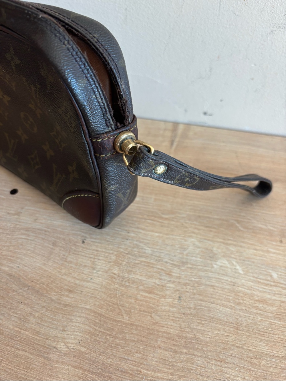 Authentic Louis Vuitton monogram clutch - Picture 6 of 8